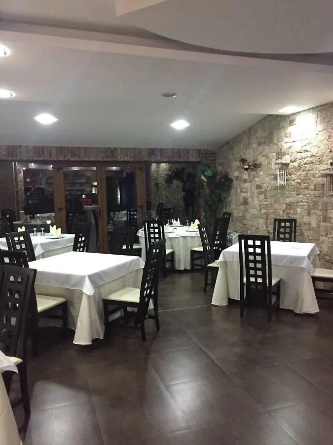 Lake Park Hotel Restaurant Pogradaş